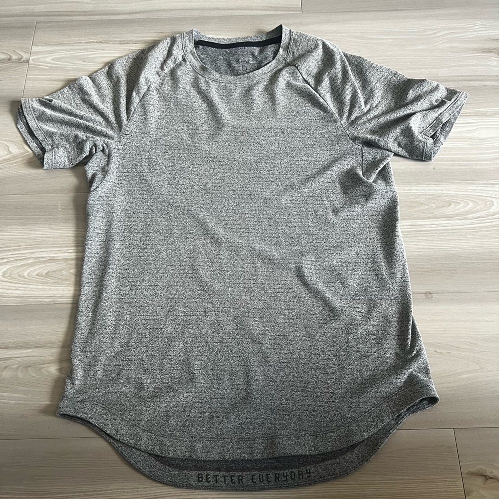 Like New Lululemon Drysense Short Sleeve Shirt Size Small